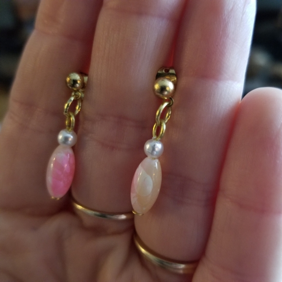 Relisted -Dainty pink and peach bead earrings gold tone white faux pearl - Picture 4 of 13